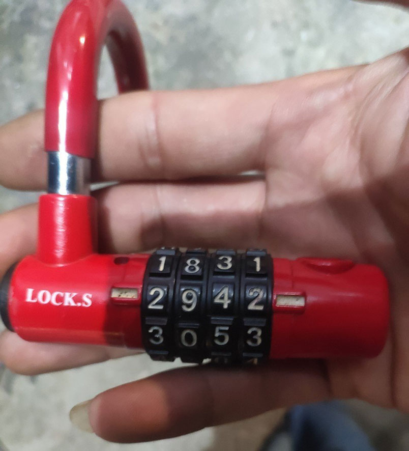 Tự sửa khóa vali số có thể khiến vali hỏng nặng hơn